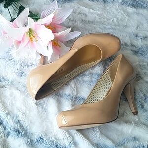 NWOT Madden Girl Nude Pumps